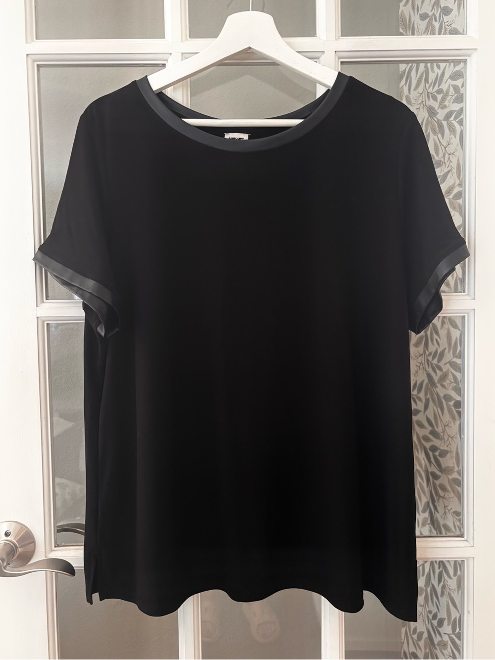 ANNE KLEIN Faux Leather Trim Button Back Top Sz XL